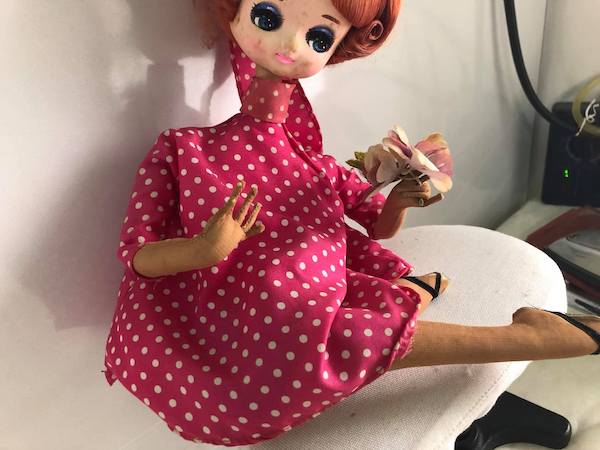 修理前の赤い服の人形