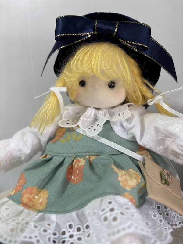 修理後　　ちょっぴり大人っぽく着替えてみました。
紺色のベレー帽も素敵💓ですよ。