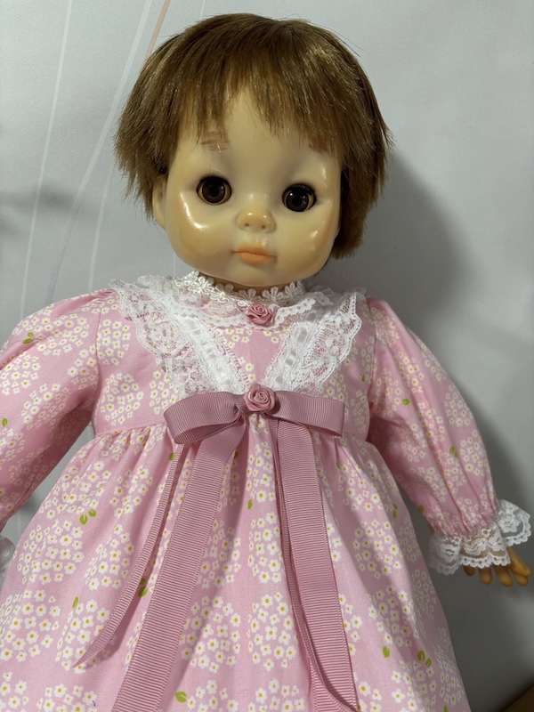 修理後 ピンクワンピース良くお似合いです。